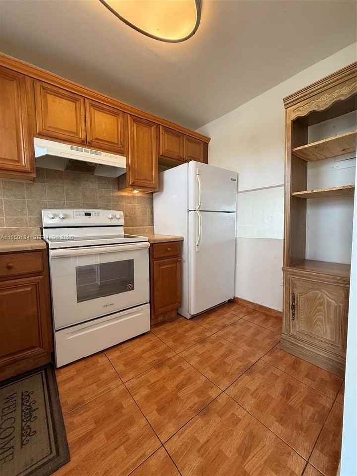 8135 Sunrise Lakes Blvd #302 - Photo 3 of 48