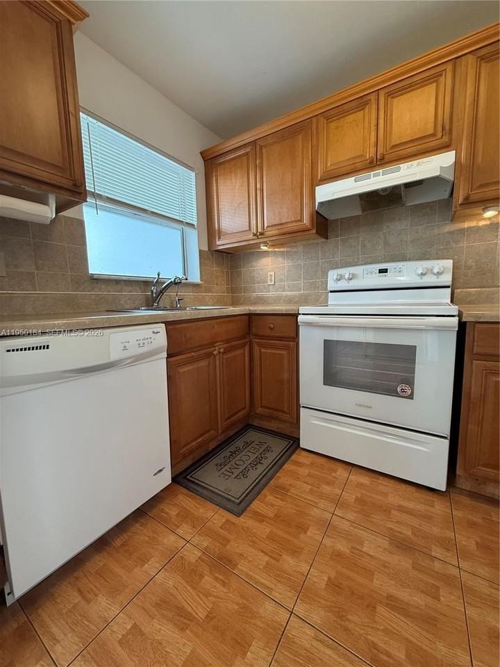 8135 Sunrise Lakes Blvd #302 - Photo 6 of 48