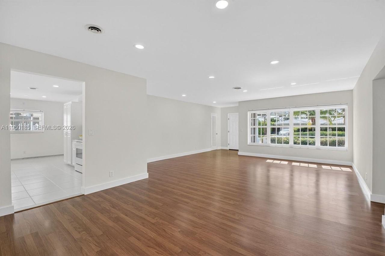 1345 Sw 9th Ave - Photo 5 of 28