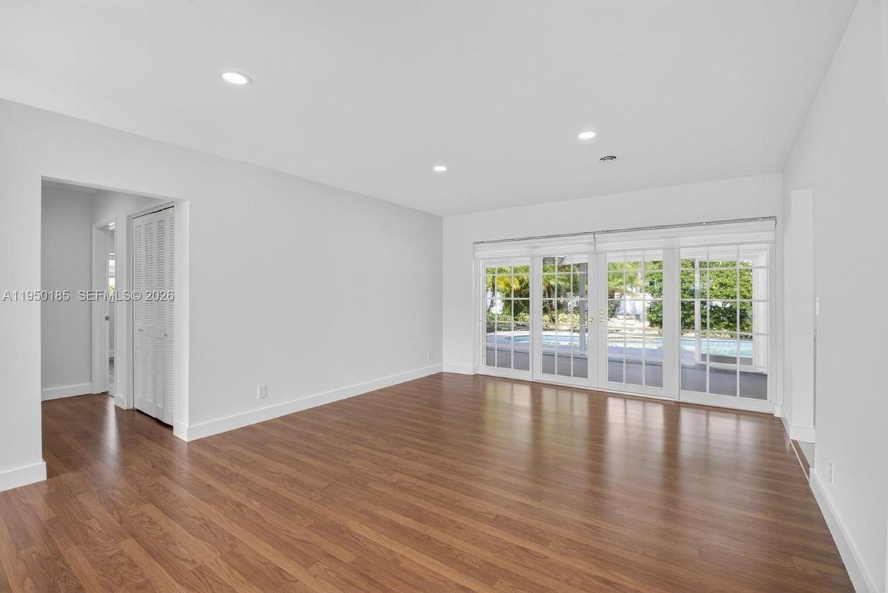 1345 Sw 9th Ave - Photo 7 of 28