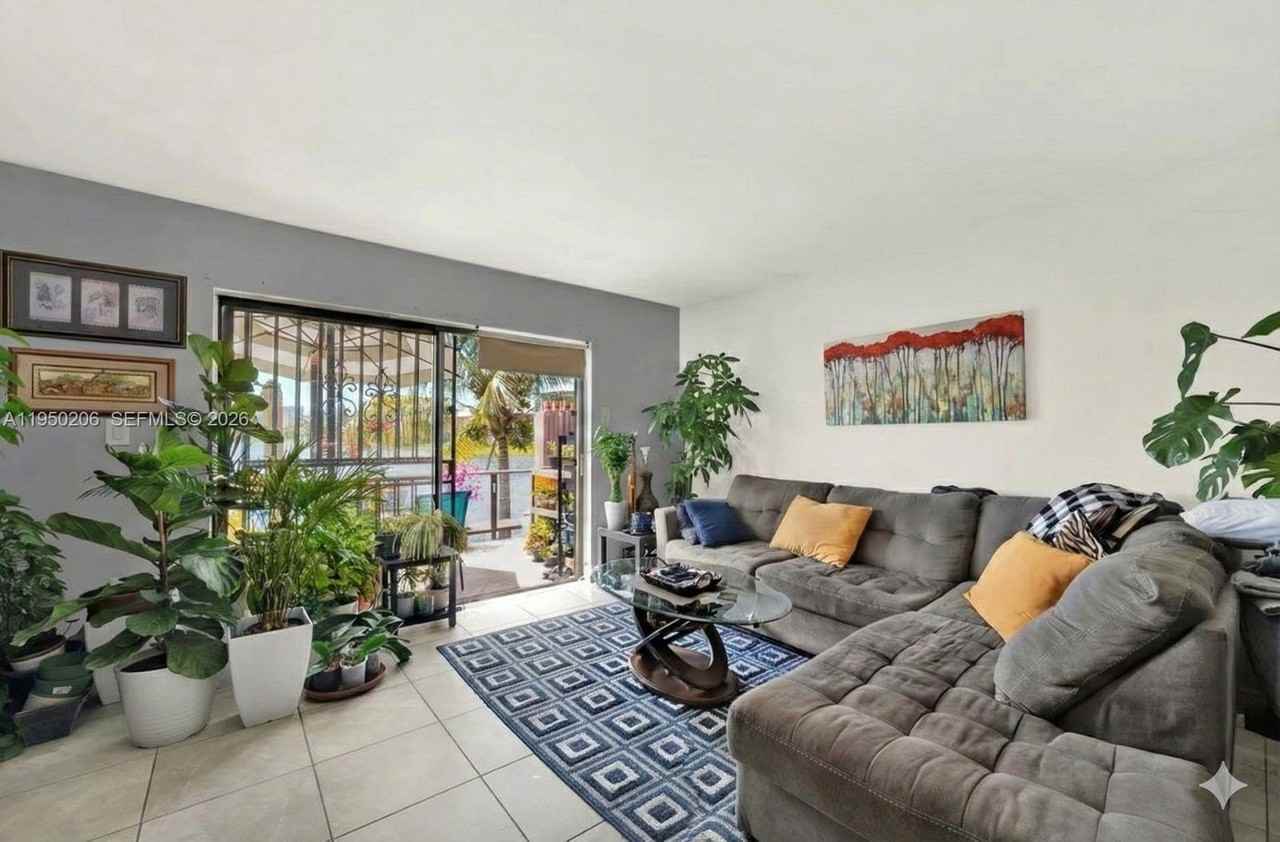 10810 Nw 7th St #6B - Photo 3 of 19