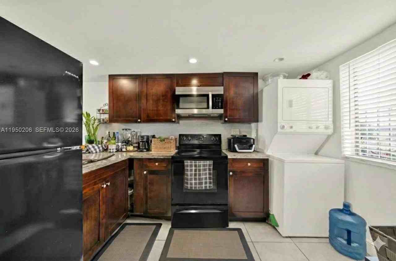 10810 Nw 7th St #6B - Photo 6 of 19