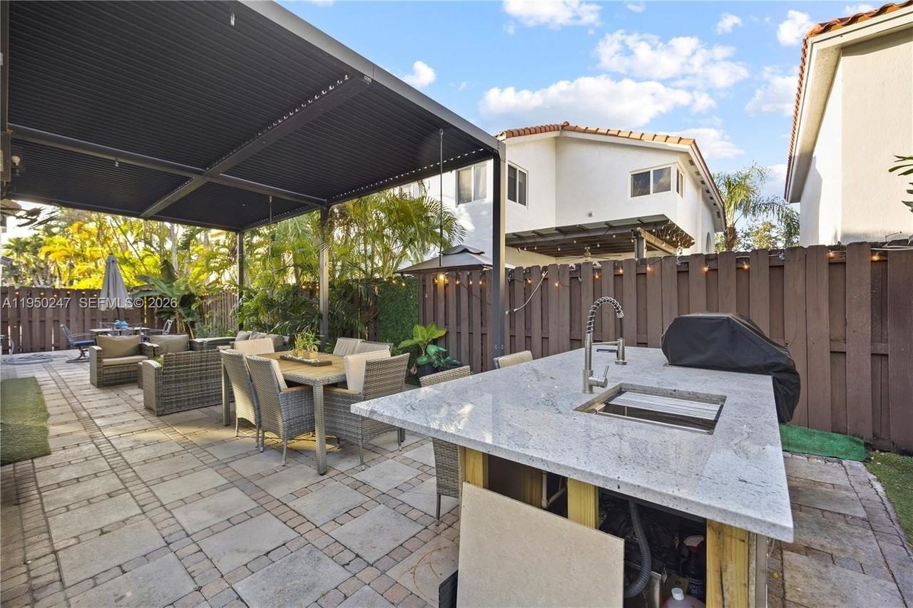 11243 Nw 58th Ter #1 - Photo 4 of 47