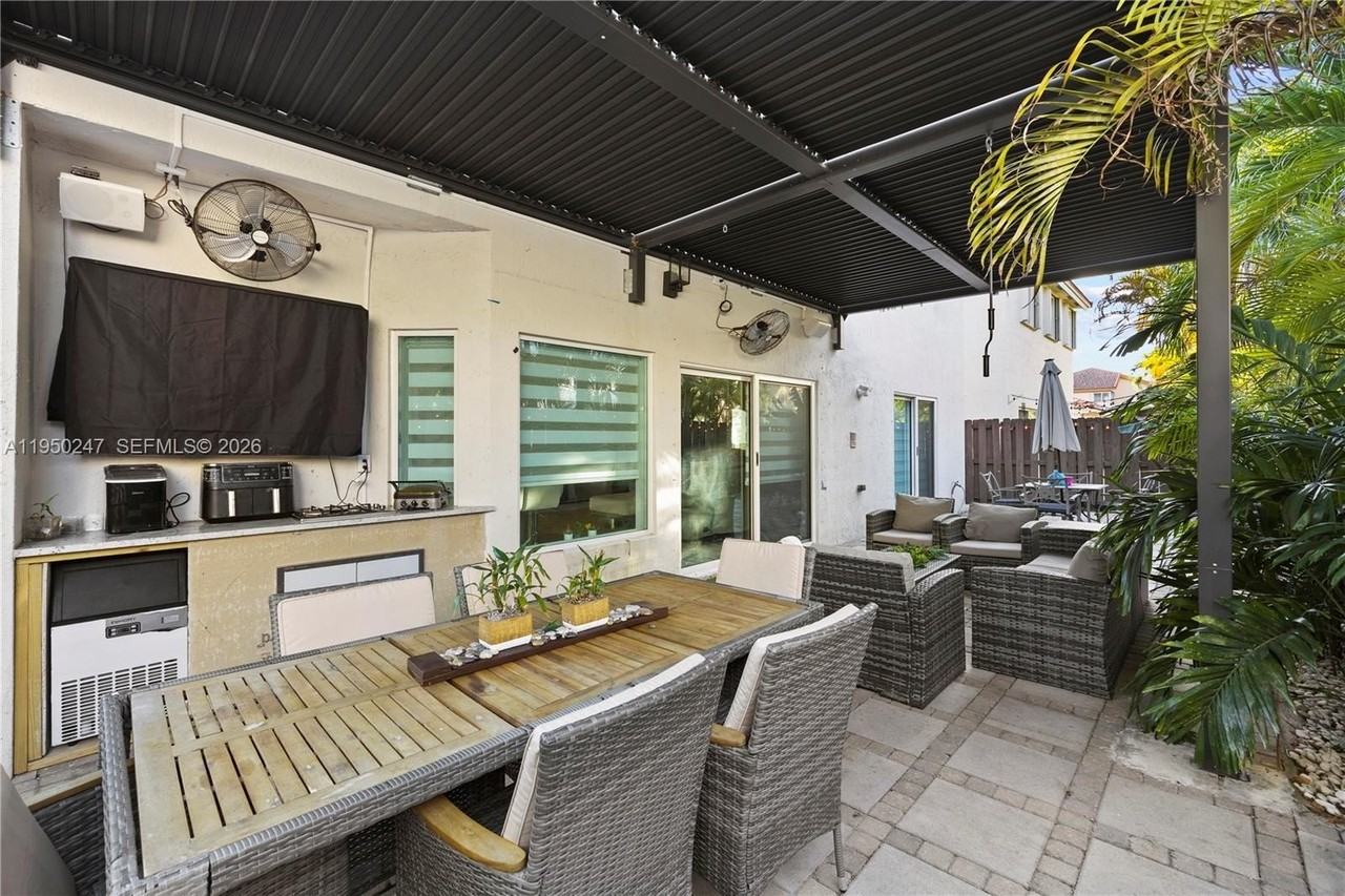 11243 Nw 58th Ter #1 - Photo 5 of 47