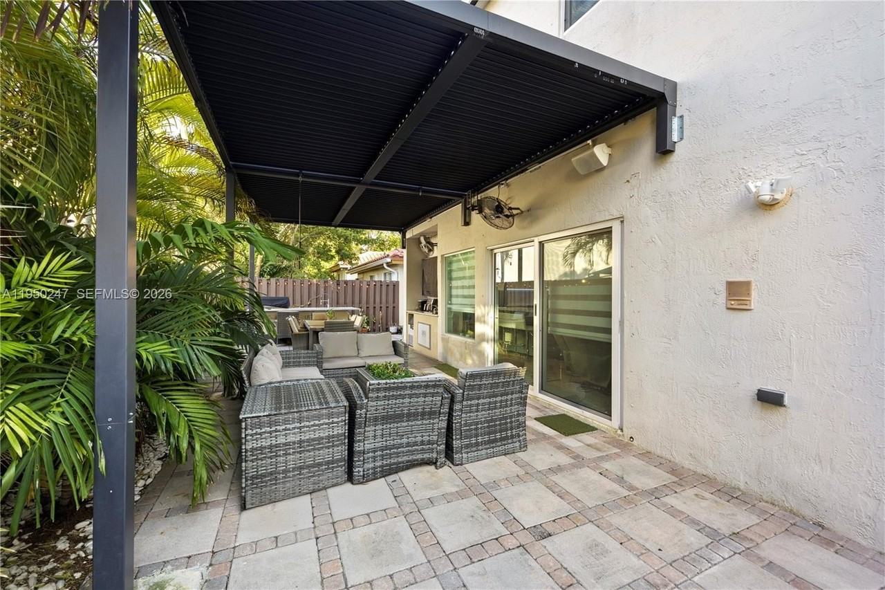 11243 Nw 58th Ter #1 - Photo 6 of 47