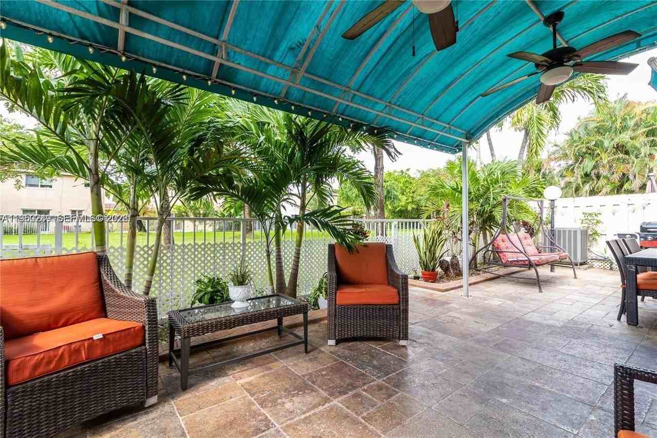 16453 Sw 97th St - Photo 2 of 13