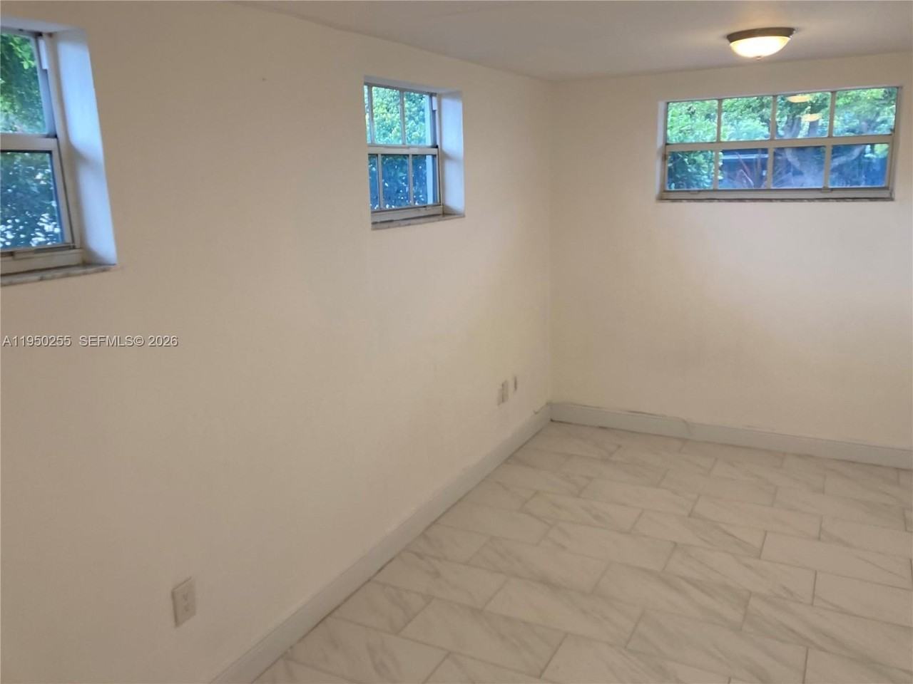 5720 Sheridan St #1 - Photo 6 of 16