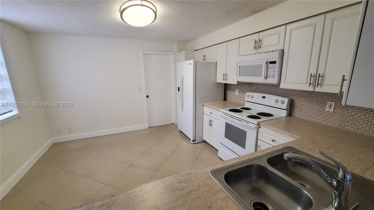 1611 Sorrento Dr - Photo 3 of 29