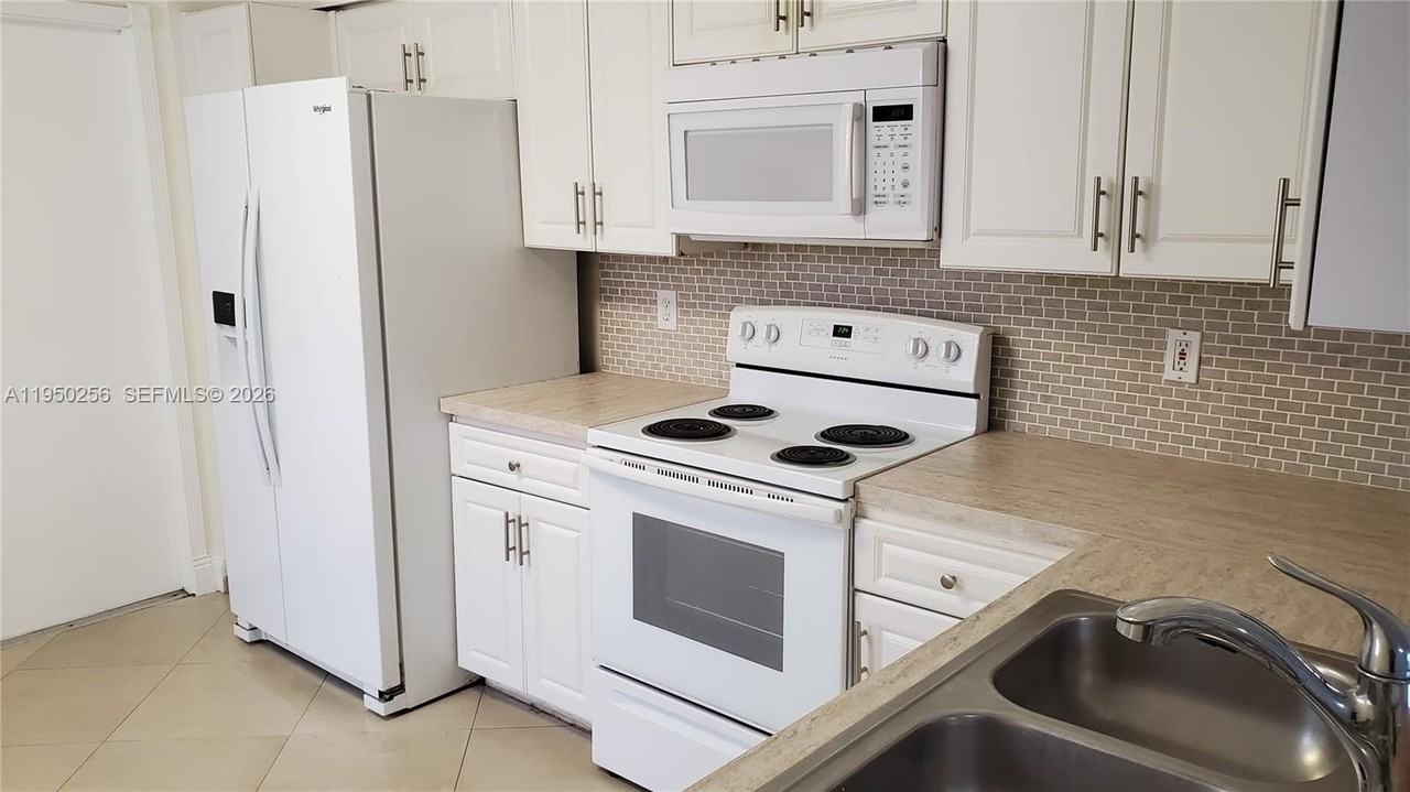 1611 Sorrento Dr - Photo 4 of 29