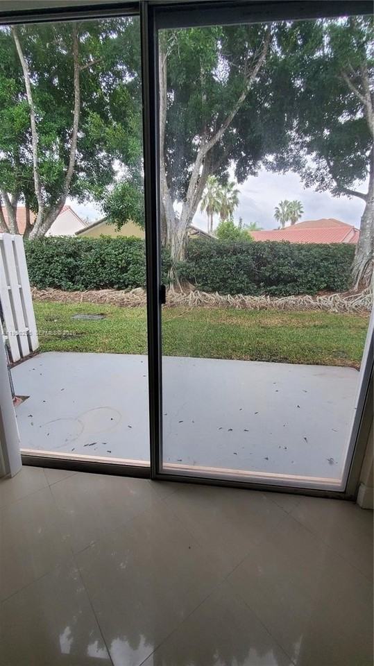 1611 Sorrento Dr - Photo 6 of 29