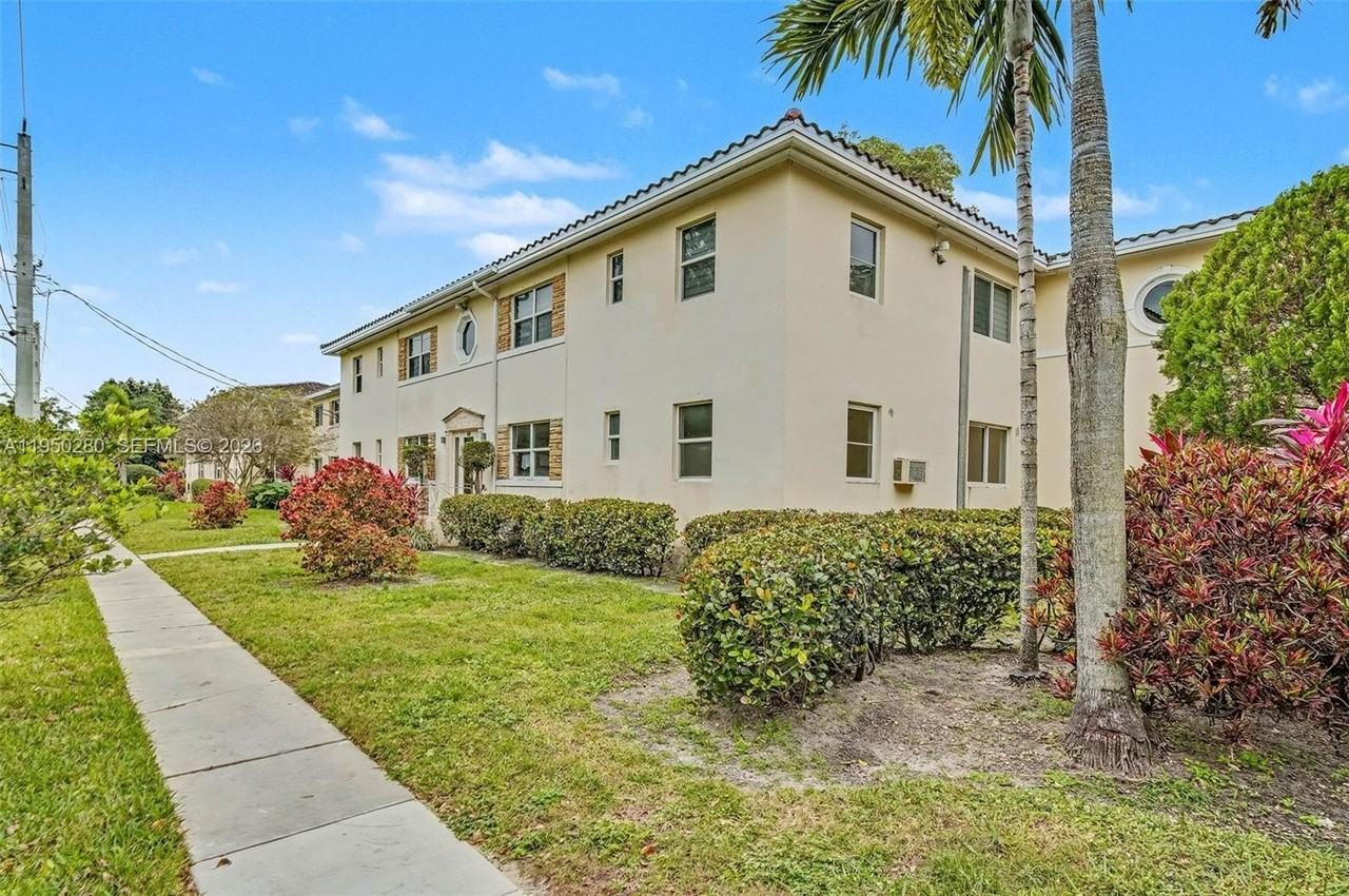 9160 Ne 8th Ave #2J - Photo 4 of 21