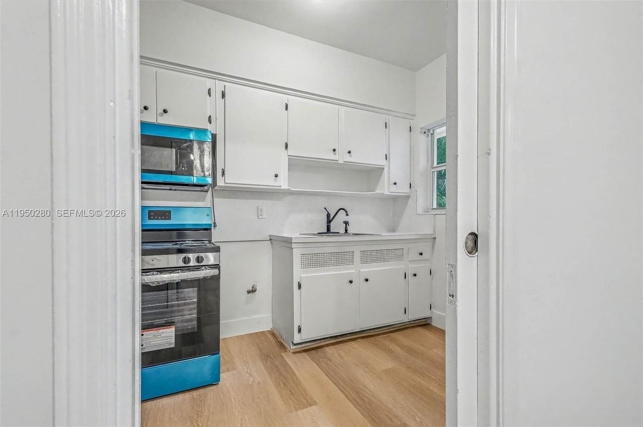 9160 Ne 8th Ave #2J - Photo 5 of 21