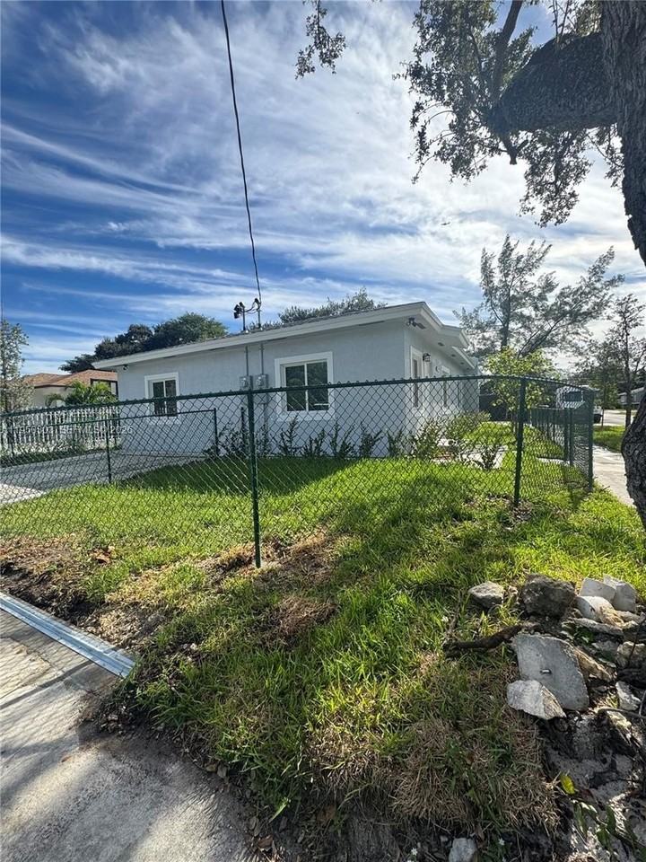 4493 Nw 15th Ave #4493 - Photo 4 of 16