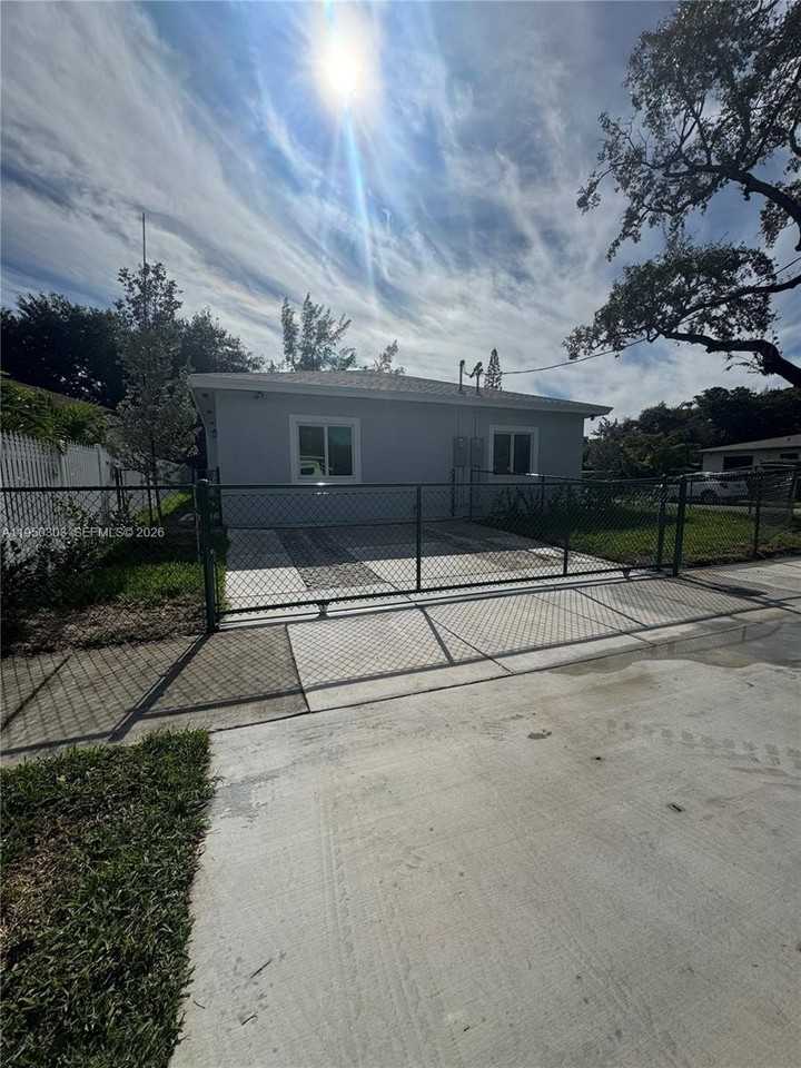 4493 Nw 15th Ave #4493 - Photo 6 of 16