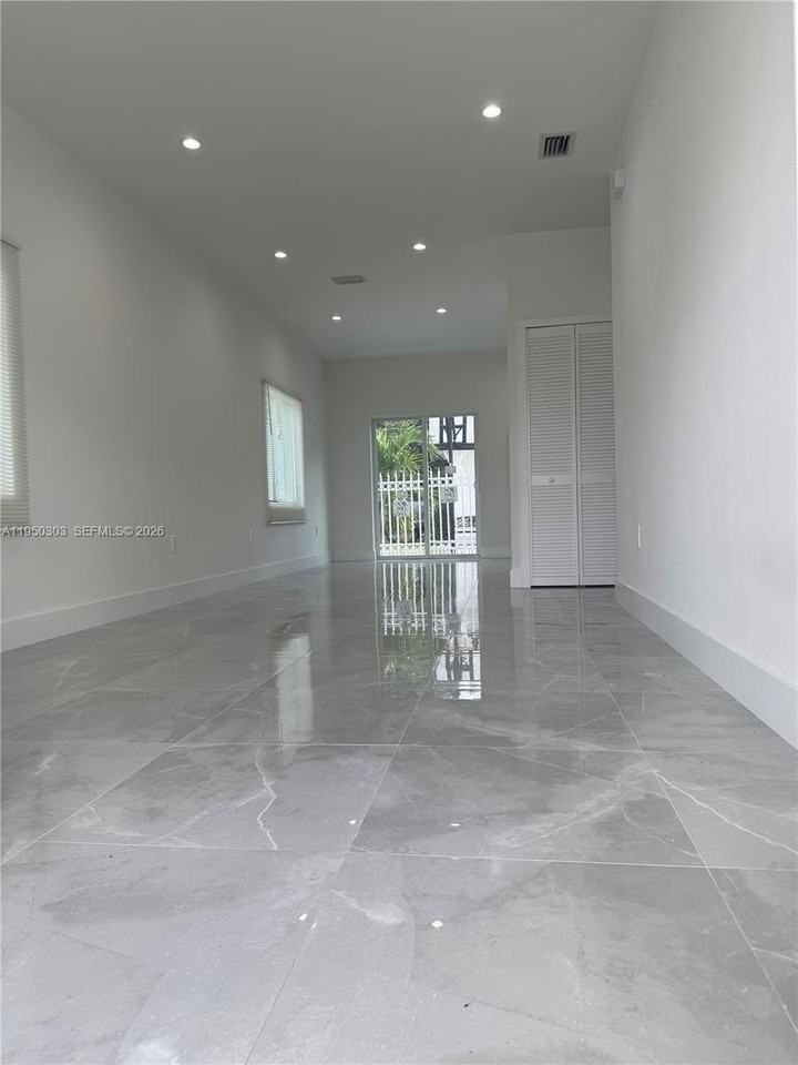 4493 Nw 15th Ave #4493 - Photo 7 of 16