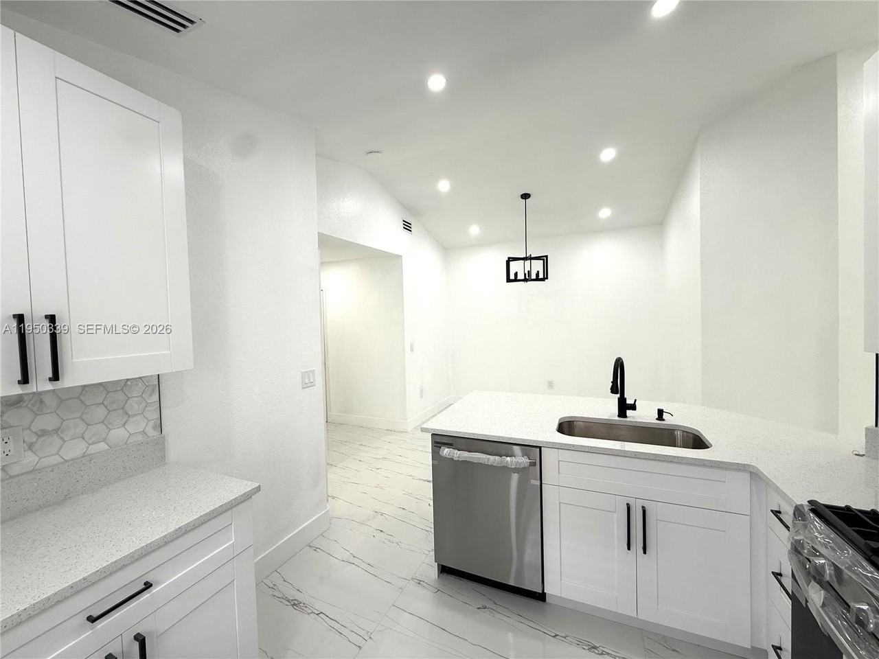 8989 Nw 53rd St - Photo 6 of 18