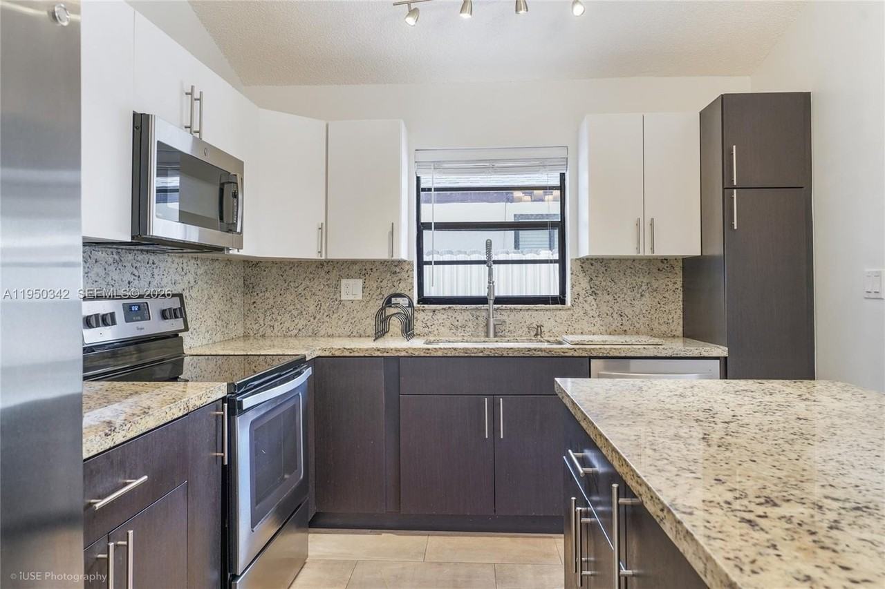 1634 Sw 19th Ter #1634 - Photo 4 of 14