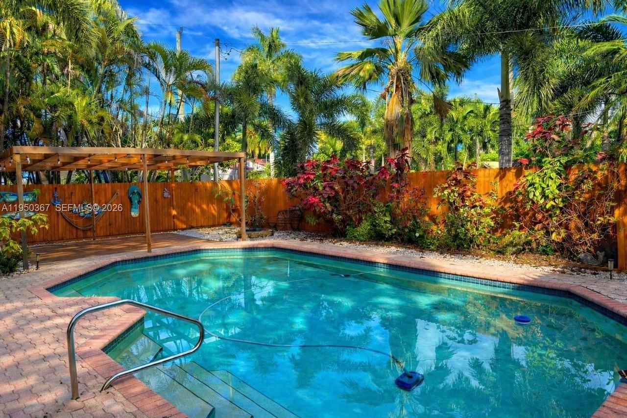 1415 Mayo St - Photo 3 of 18