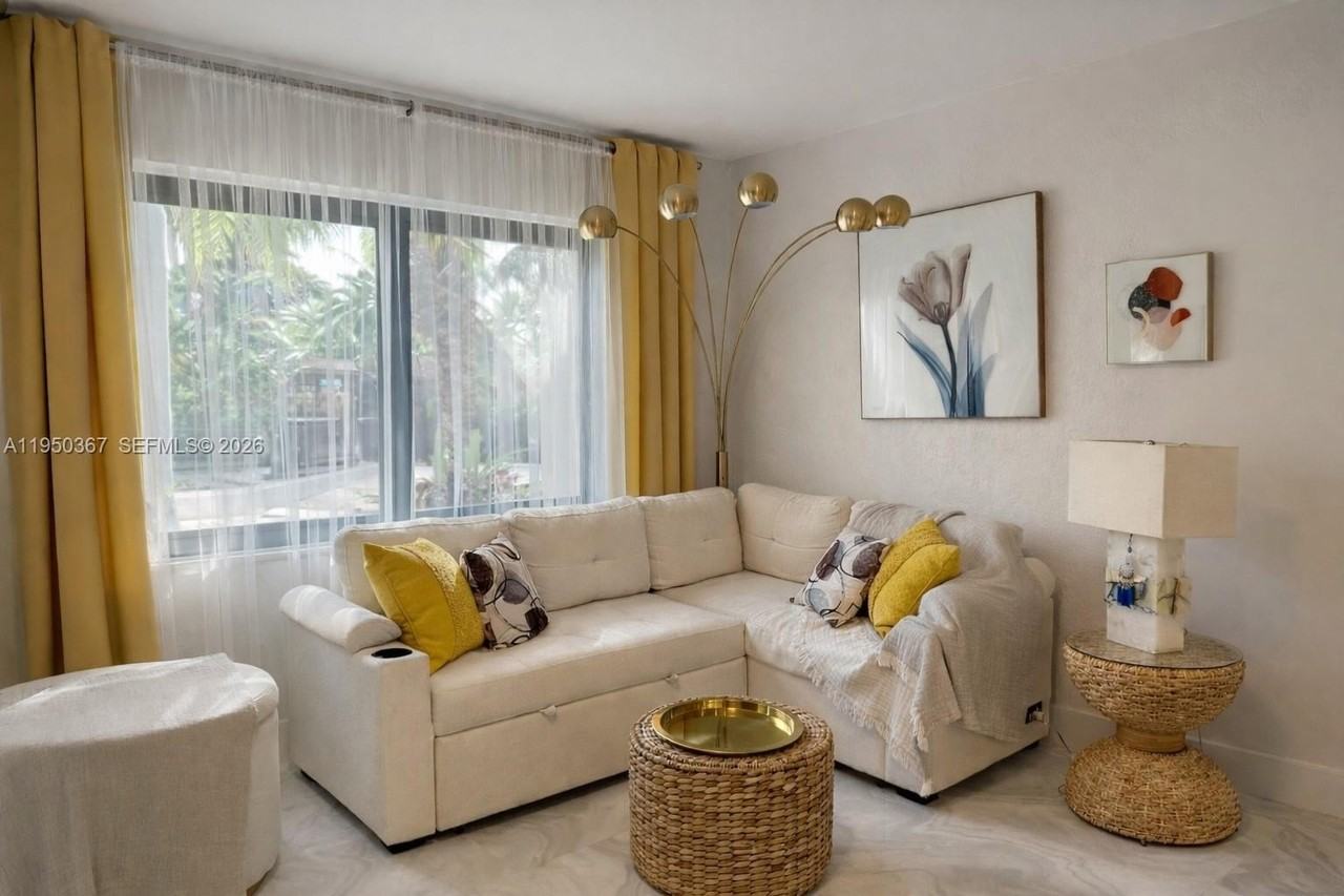 1415 Mayo St - Photo 4 of 18