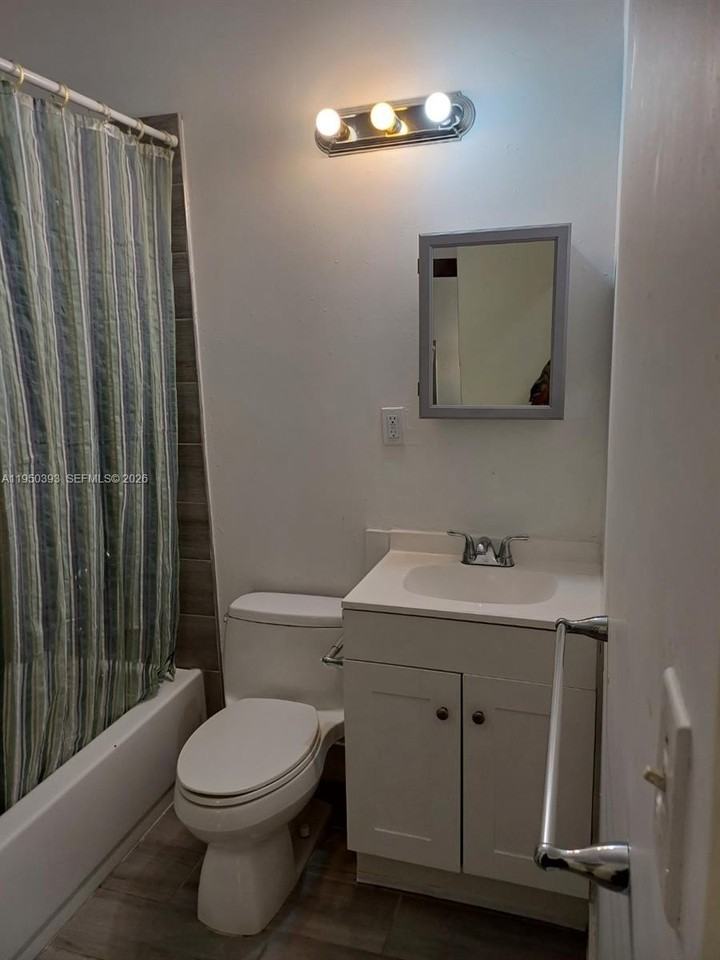 85 Nw 46th St #2 - Photo 2 of 4