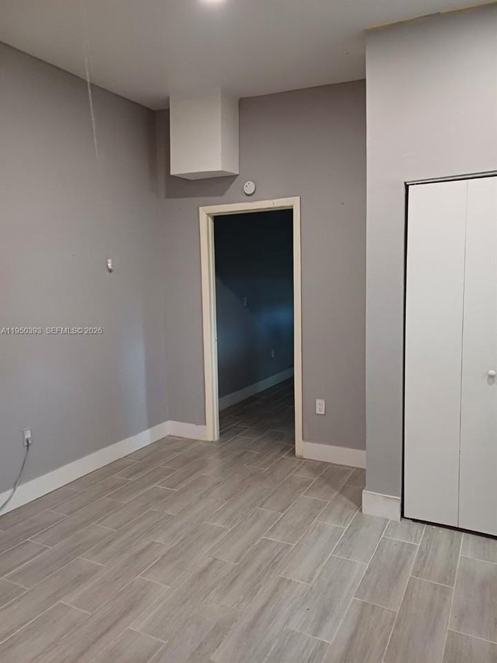 85 Nw 46th St #2 - Photo 3 of 4