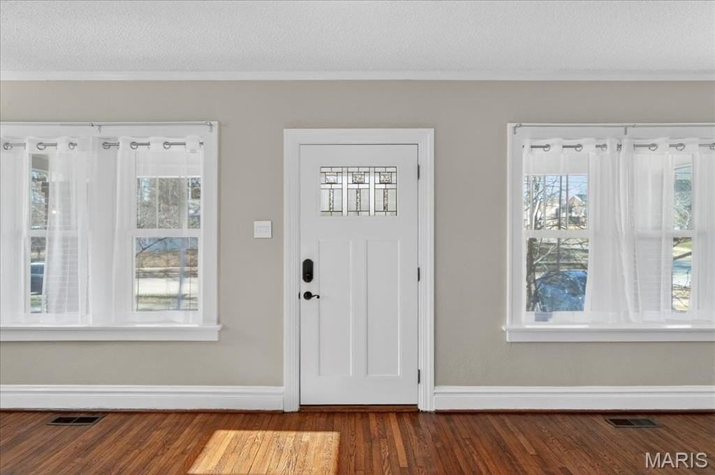 1420 Bredell Ave - Photo 4 of 37