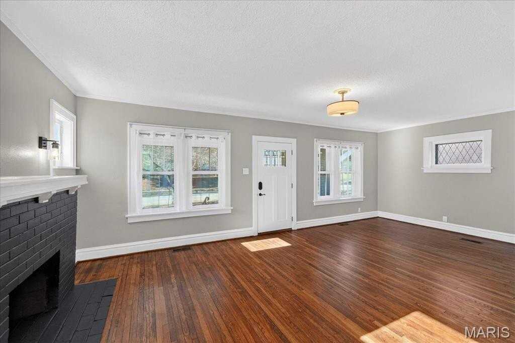 1420 Bredell Ave - Photo 5 of 37