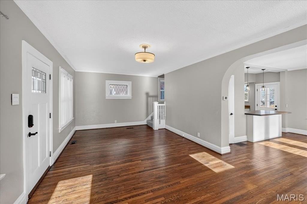 1420 Bredell Ave - Photo 6 of 37