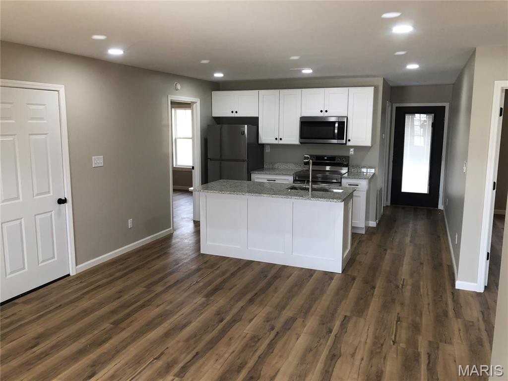 211 Cedar Cir #B - Photo 2 of 9