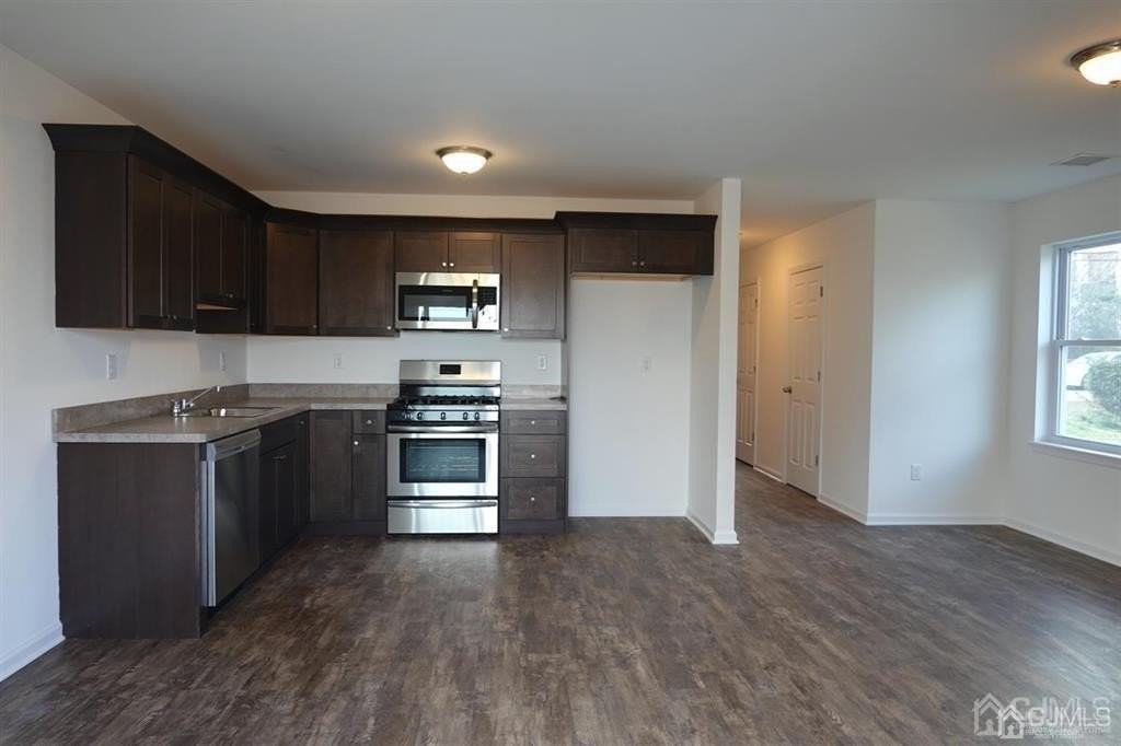 381A Highland St - Photo 6 of 23