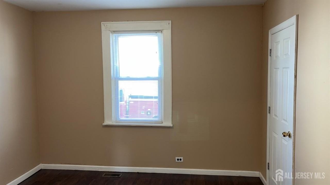 60 Heald St #F1 - Photo 3 of 8