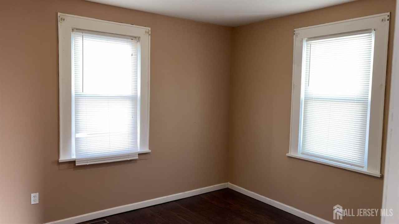 60 Heald St #F1 - Photo 4 of 8