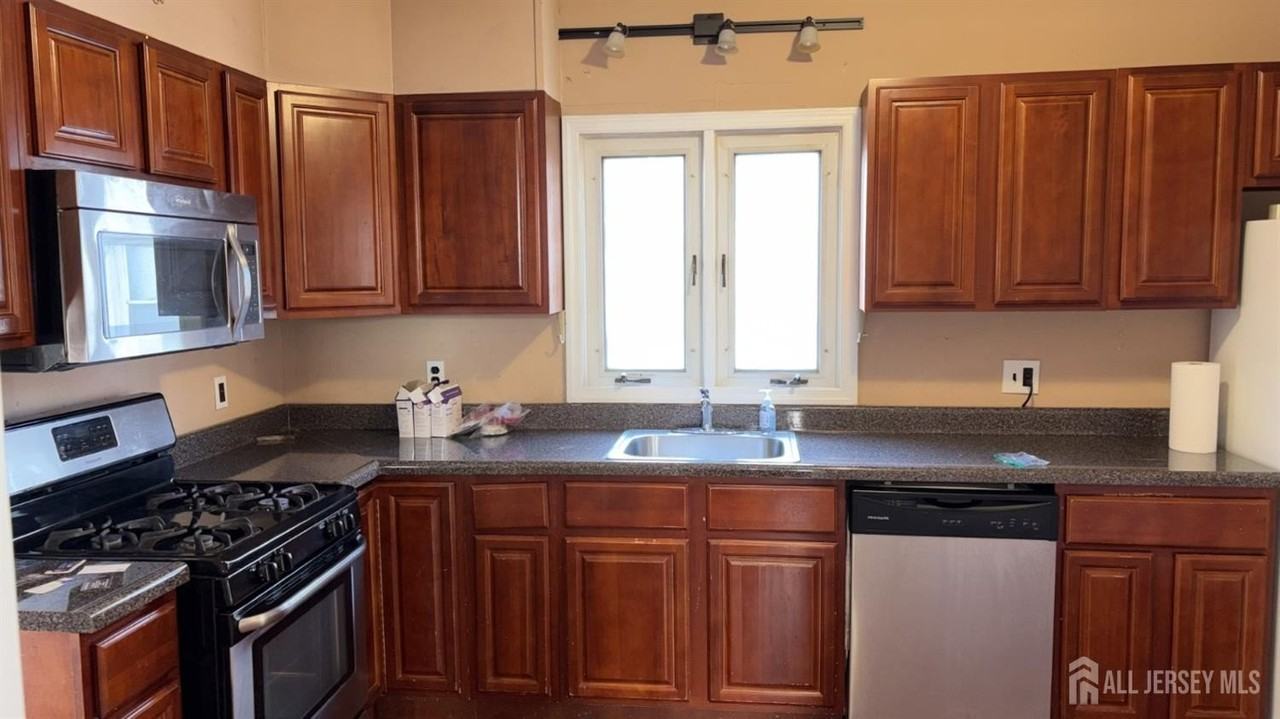 60 Heald St #F1 - Photo 6 of 8