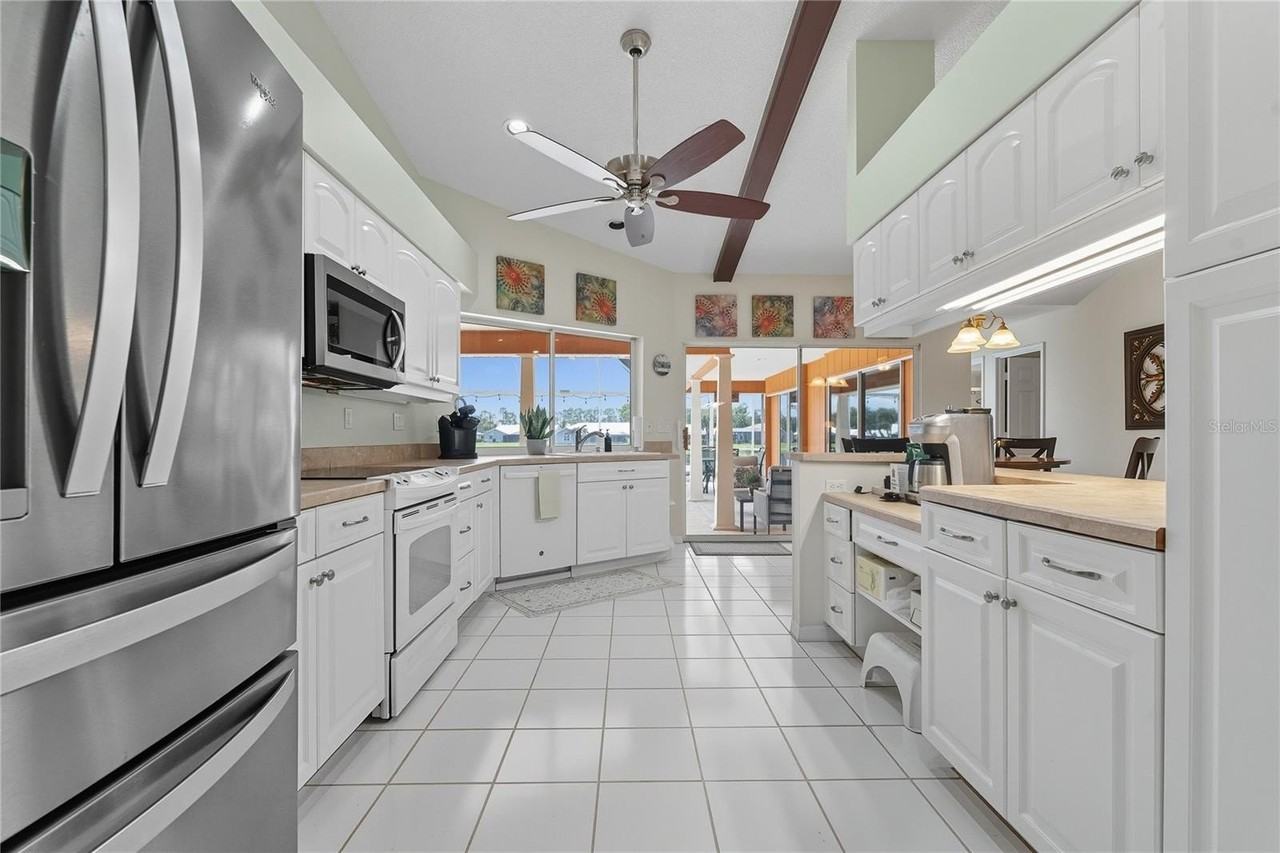 1447 Gleneagles Dr - Photo 4 of 50