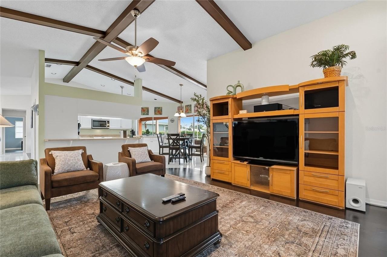 1447 Gleneagles Dr - Photo 5 of 50