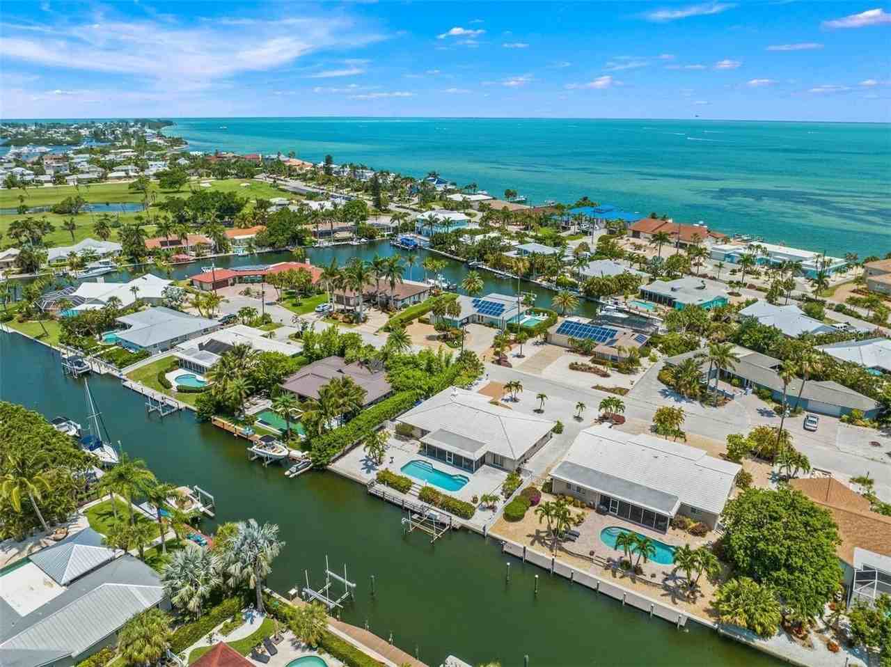 614 Gladstone Ln - Photo 5 of 50