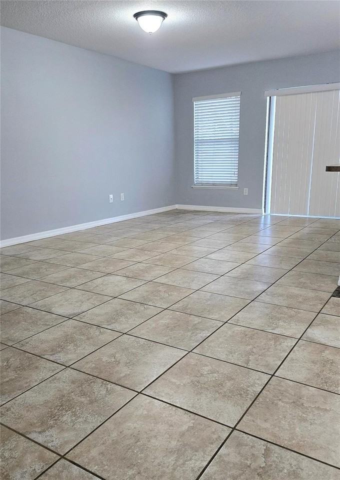 6520 Windsor Lake Cir #6520 - Photo 4 of 31