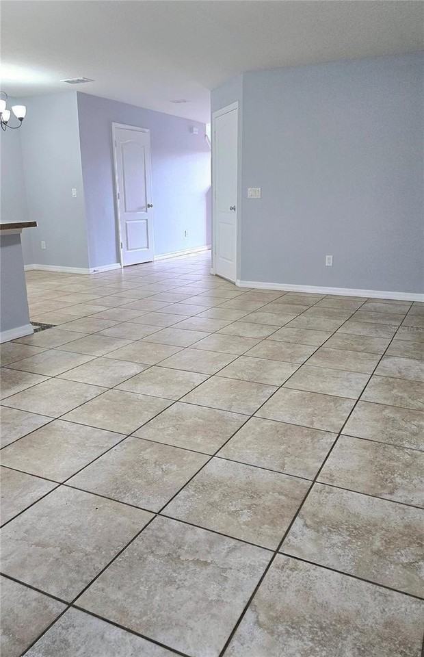 6520 Windsor Lake Cir #6520 - Photo 5 of 31