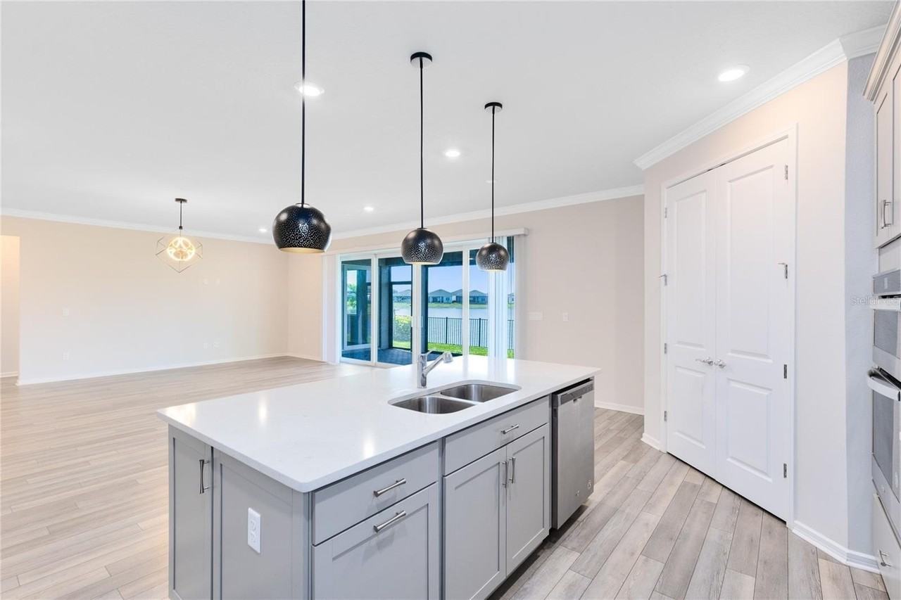 13846 Tybee Beach Ln - Photo 7 of 40