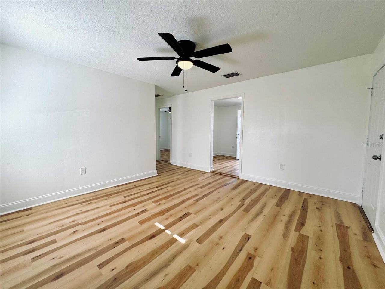 522 Main St #B - Photo 2 of 16