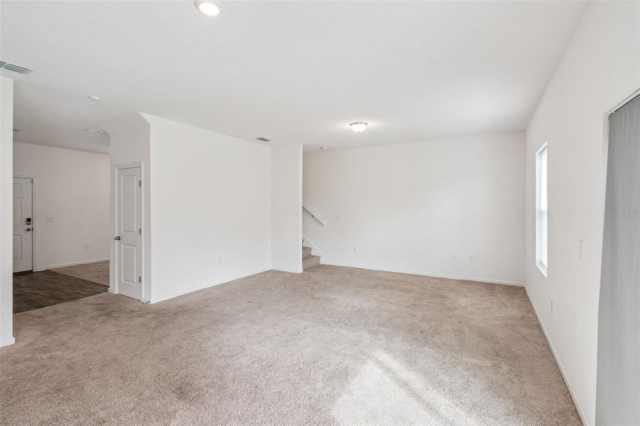 16505 Cherry Landing Dr - Photo 4 of 32