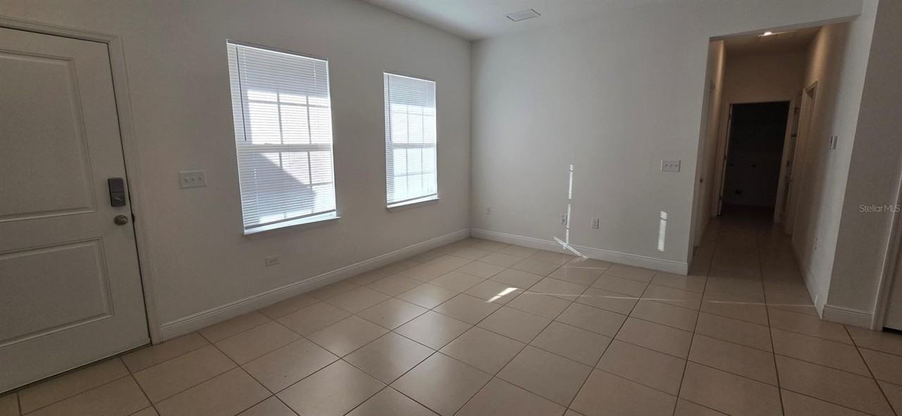 405 Marion Oaks Ln - Photo 5 of 16