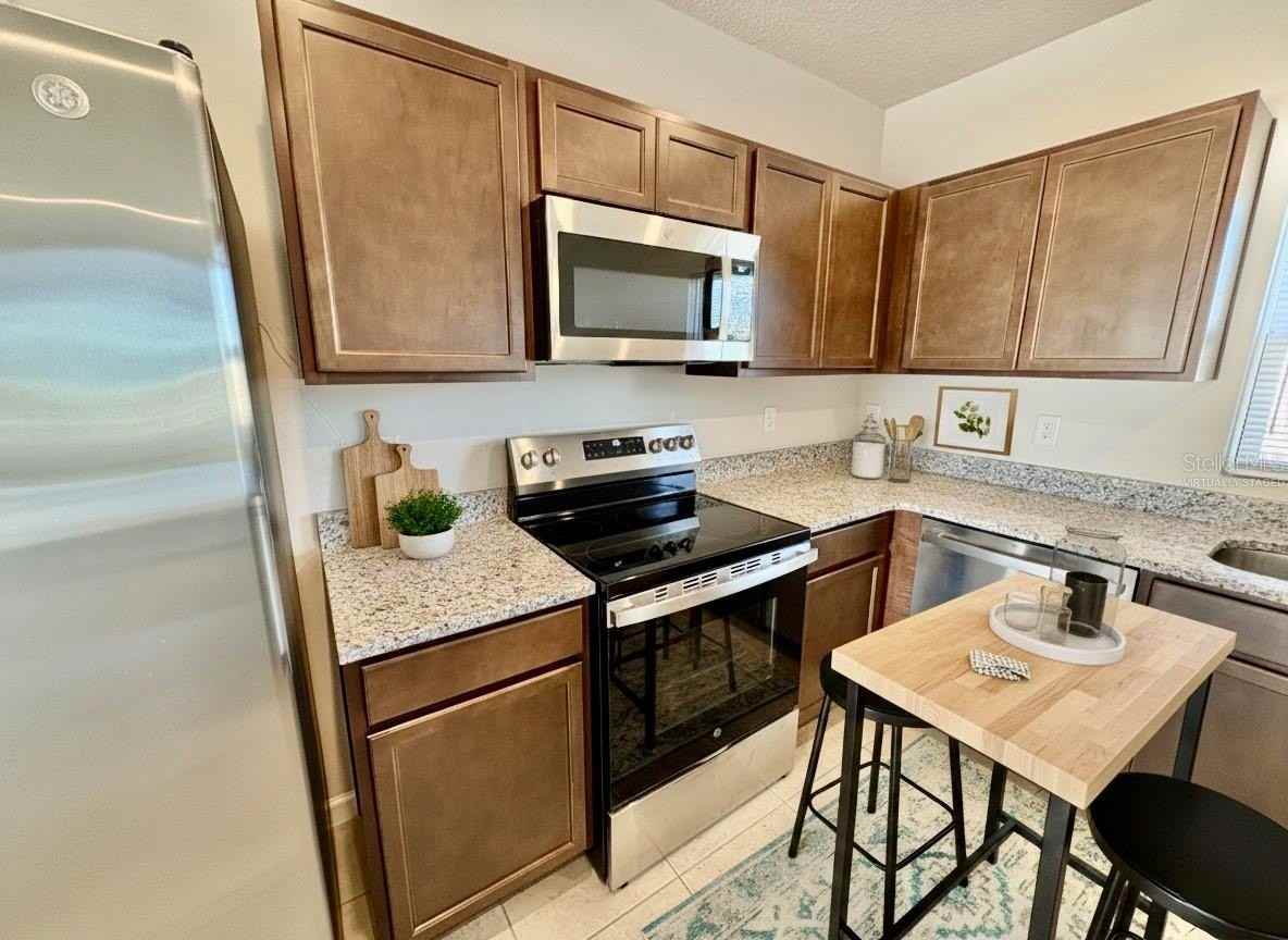 1221 Lexington Ln - Photo 5 of 36