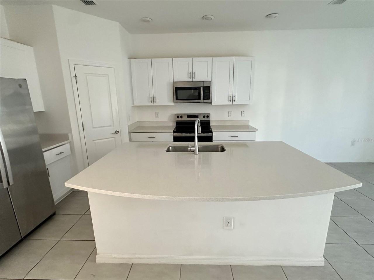 2946 Canary Ave - Photo 4 of 49