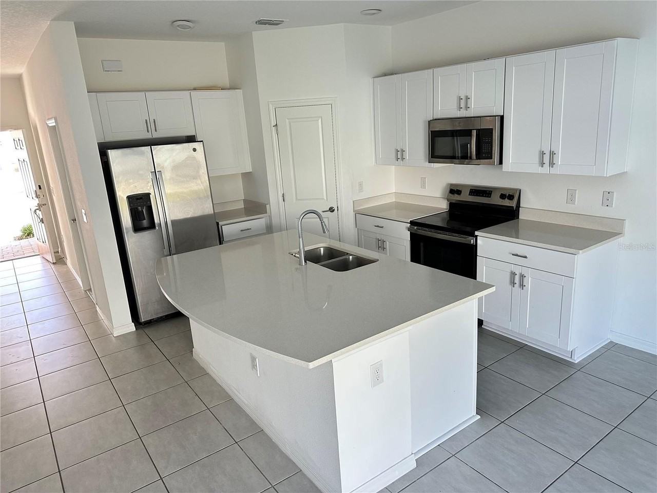 2946 Canary Ave - Photo 5 of 49