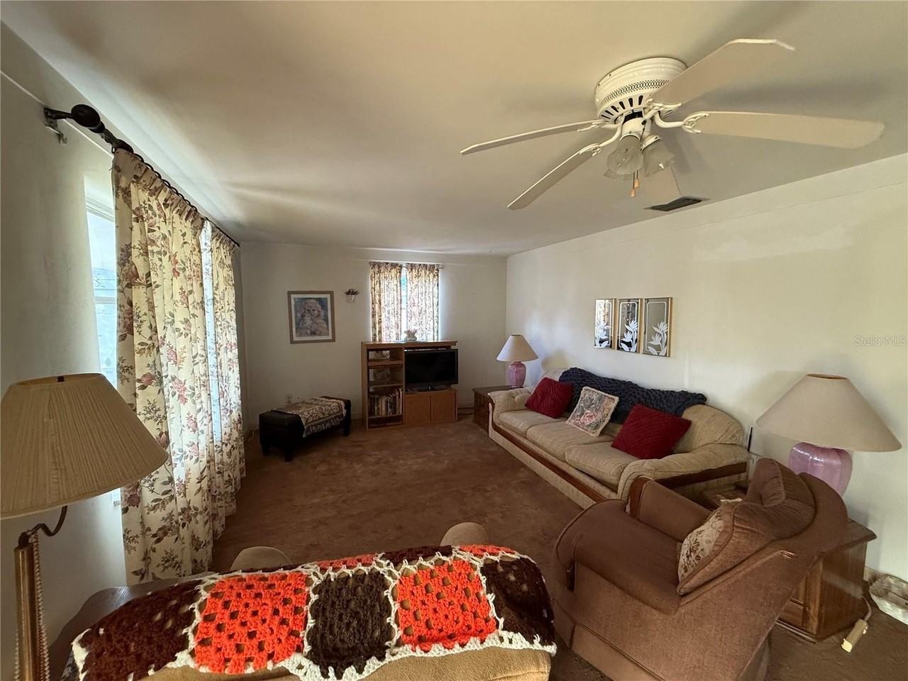 5854 9th St - Photo 5 of 50