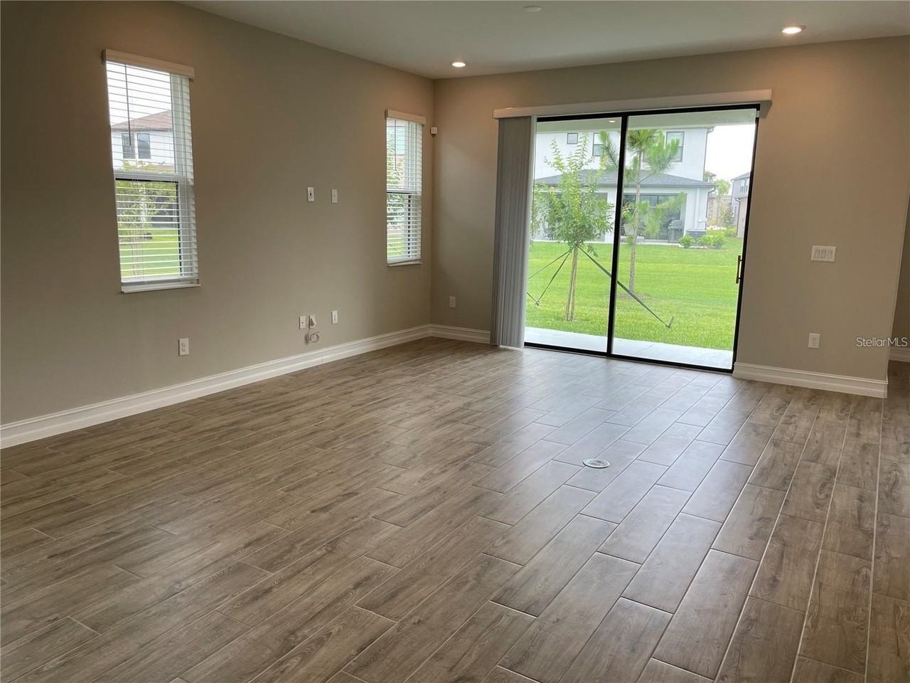 4580 Almada Ln - Photo 4 of 34