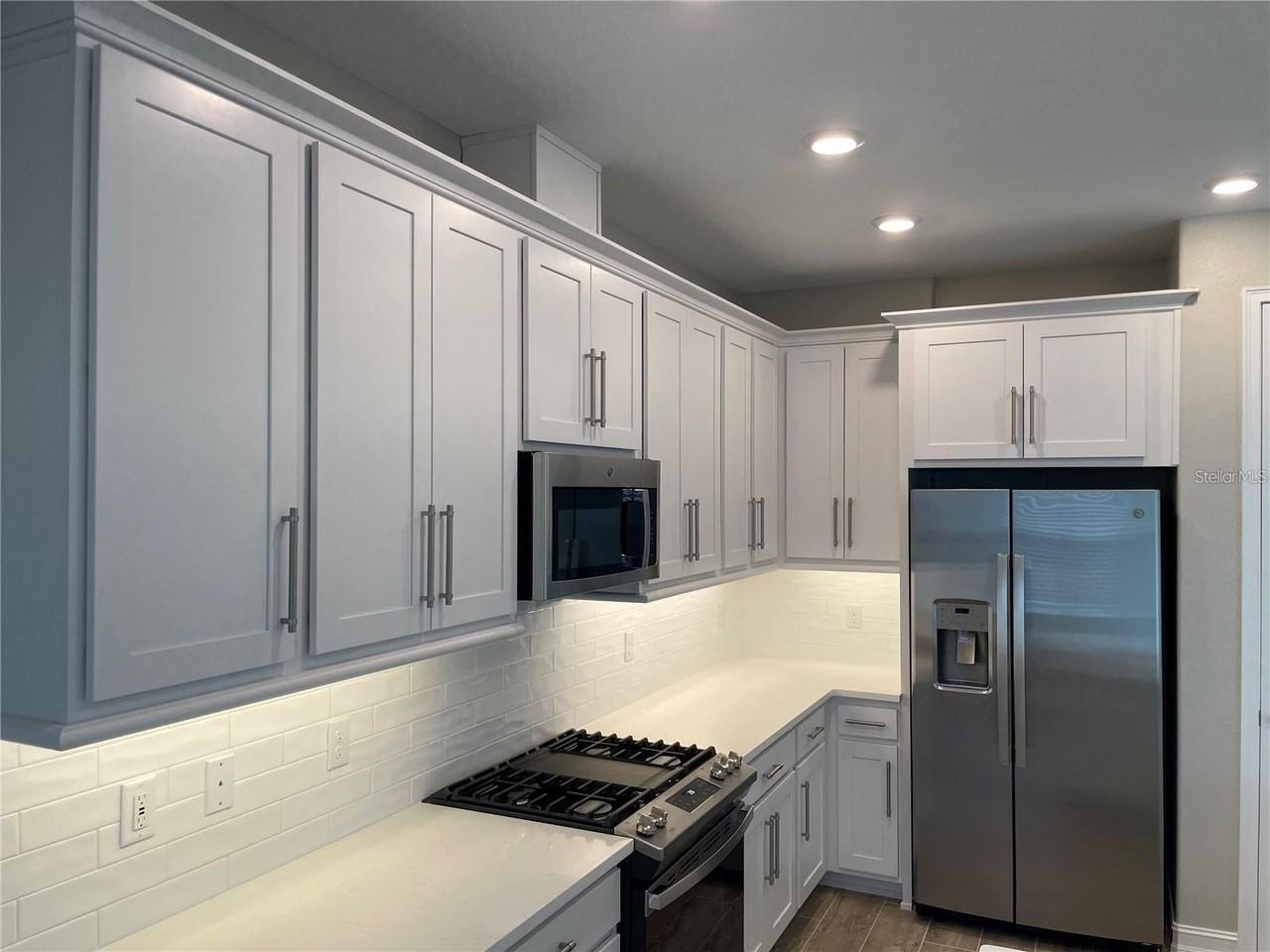 4580 Almada Ln - Photo 5 of 34