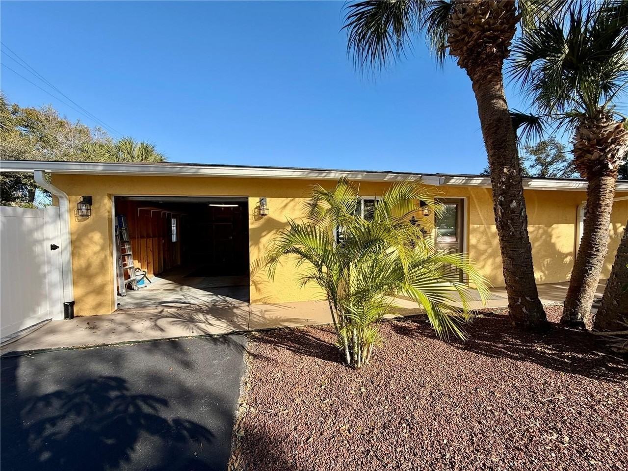 225 70th St N - Photo 3 of 25