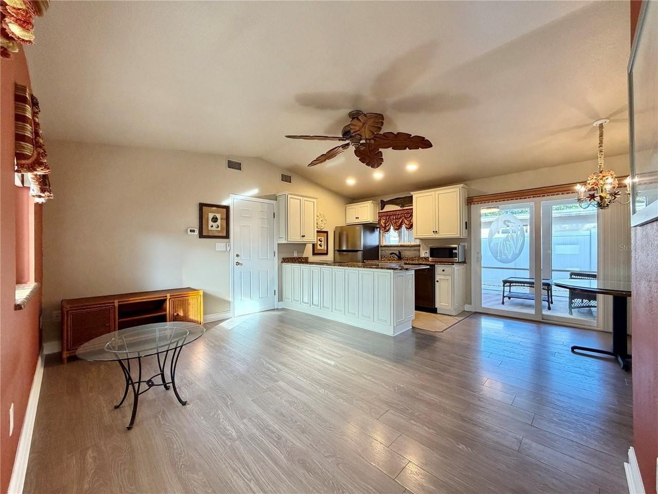 225 70th St N - Photo 4 of 25